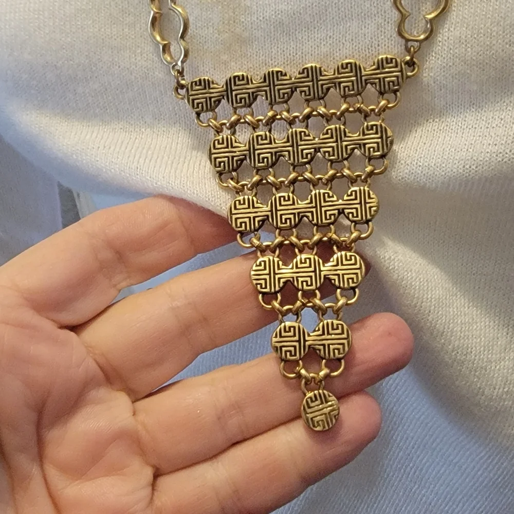 Lucky Brand Statement Necklace Gold Tone With Salmon Colored‎ Stones